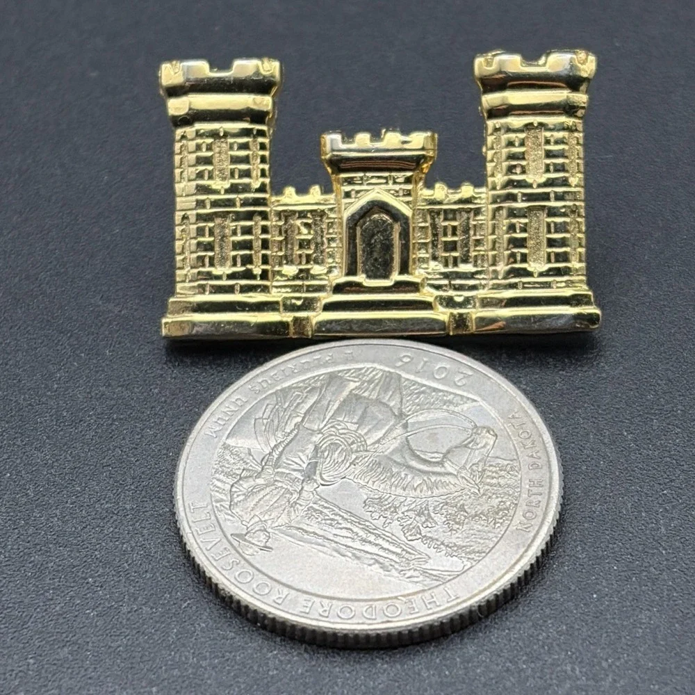U.S. Army‎ Corps Of Engineers Gold Tone Lapel Hat Pin